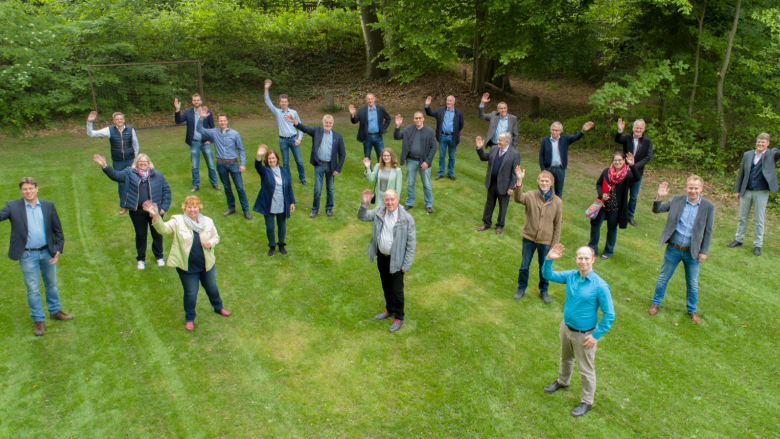 26 Kandidatinnen und Kandidaten sind Teil der offenen Bürgerliste der CDU zur Kommunalwahl am 12. September an und freuen sich auf die kommenden Wochen und Monate bis zum Wahltermin am 12. September. Auf dem Gruppenfoto fehlen: Chatarina Luttmann, Dieter 26 Kandidatinnen und Kandidaten sind Teil der offenen Bürgerliste der CDU zur Kommunalwahl am 12. September an und freuen sich auf die kommenden Wochen und Monate bis zum Wahltermin am 12. September. Auf dem Gruppenfoto fehlen: Chatarina Luttmann, Dieter