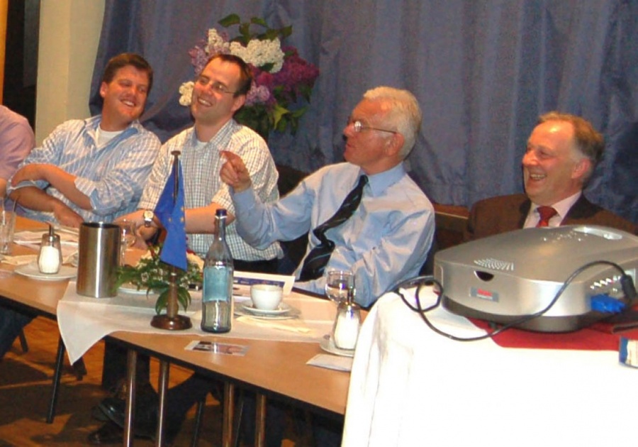 JUGENDFORUM MIT HANS-GERT PÖTTERING