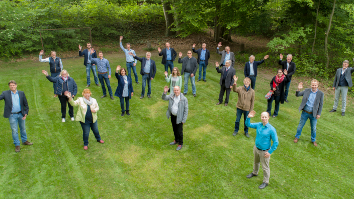 26 Kandidatinnen und Kandidaten sind Teil der offenen Bürgerliste der CDU zur Kommunalwahl am 12. September an und freuen sich auf die kommenden Wochen und Monate bis zum Wahltermin am 12. September. Auf dem Gruppenfoto fehlen: Chatarina Luttmann, Dieter 