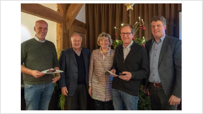 Ehrung von zwei langjährigen Mitgliedern / Auf den Spuren Afrikas mit Karin Bergmann Ehrung von zwei langjährigen Mitgliedern / Auf den Spuren Afrikas mit Karin Bergmann
